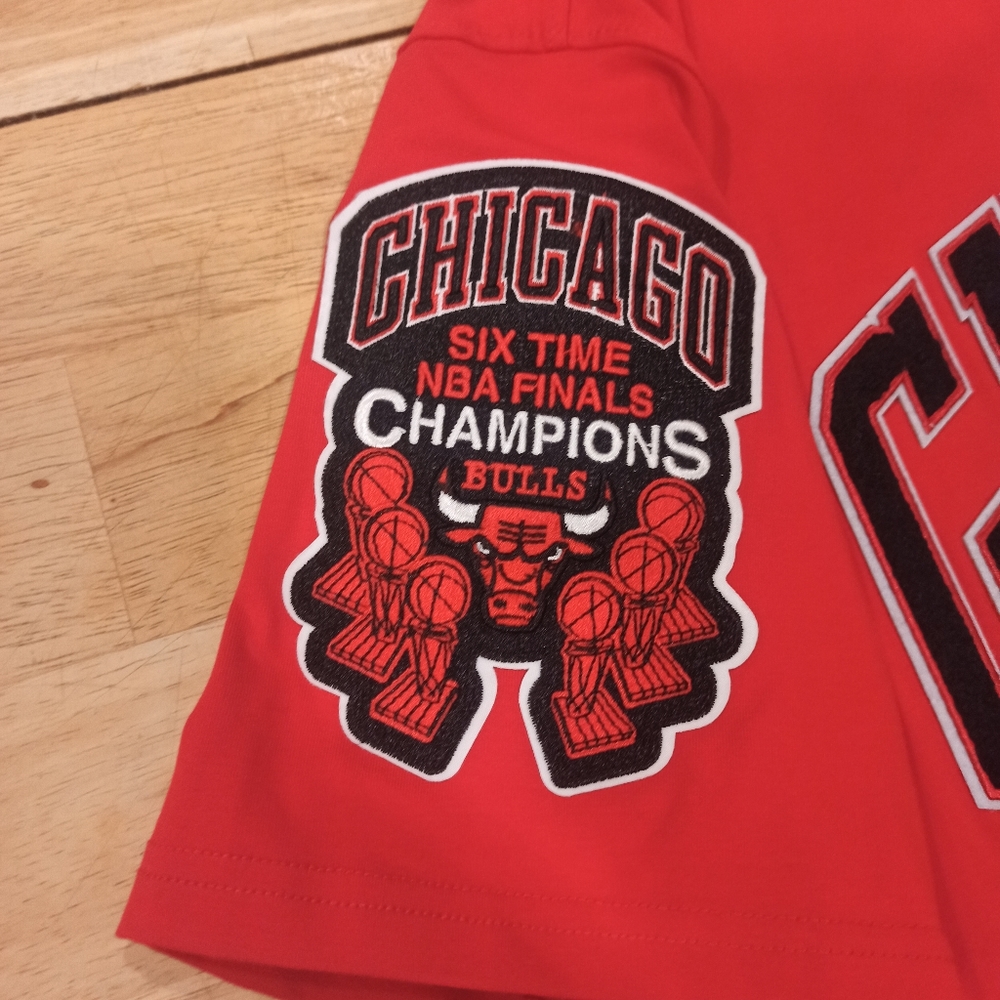 Pro Chicago bulls pullover short sleeve t-shirt. Size medium - Picture 5 of 13